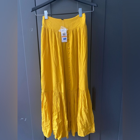 Jessica Simpson Carey Top & Kelsie Skirt in Golden Rod - Picture 9 of 10